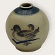 Moster Olga - Antik og Design präsentiert: Royal CopenhagenEisenporzellanVase mit EnteNr. 26/145*350 DKK