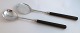 Lundin Antique präsentiert: Kay Bojesen. Servierset aus Sterlingsilber mit Holzgriffen. Länge 31 cm