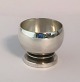 Lundin Antique präsentiert: Georg Jensen. Pyramide. Eierbecher aus Sterlingsilber. Harald Nielsen. Modell 585.