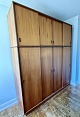 Moster Olga - Antik og Design präsentiert: Großer KleiderschrankTeakholz*3.800 DKK