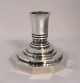 Lundin Antique präsentiert: Georg Jensen. Kerzenleuchter aus Sterlingsilber (925). Modell 691B. Entwurf: Harald ...