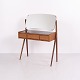 Osted Antik & Design präsentiert: Frisiertisch aus Teak mit Schwarzer Glasplatte Ølholm Møbelfabrik 1960er ...
