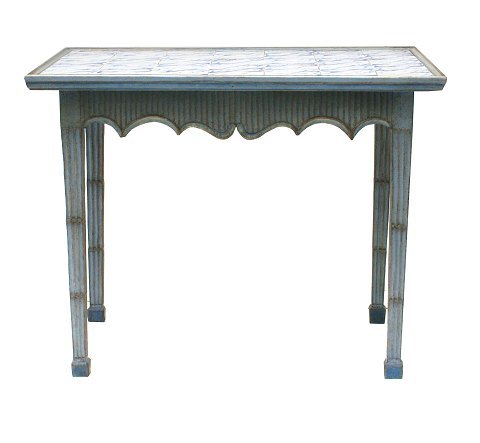 Blaudekorierter Fliesentisch.
Dänemark um 1780.
H: 74cm. Platte: 95x69cm.