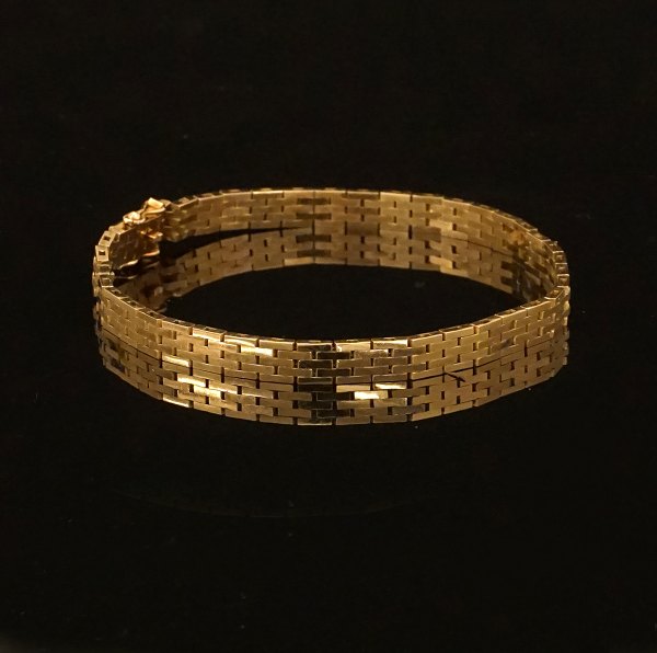 Svend Erik Robert Jarlhøj, Kopenhagen: Armband in 14kt Gold. L: 19cm. B: 5mm. G: 
14,2gr
