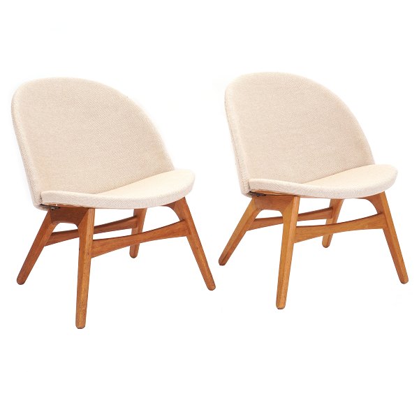 Ein Paar Loungestühle von Ejvind A. Johansson hergestellt von Pontoppidan. H: 63cm. B: 58cm. Sitzhöhe: 41cm. T: 74cm